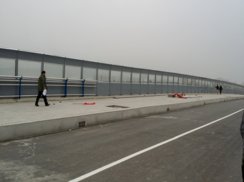 河北省107��道保定路段�屏障